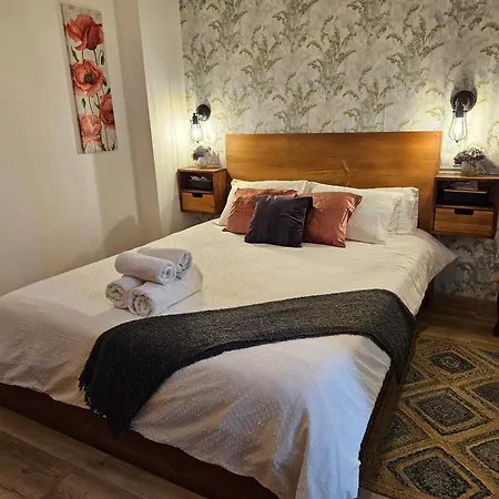 Urban Loft Apartment *