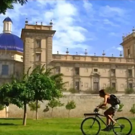 Urban Loft Apartment *