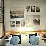 Urban Loft Apartment *